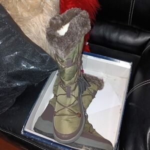 Women's Green Winter Boots